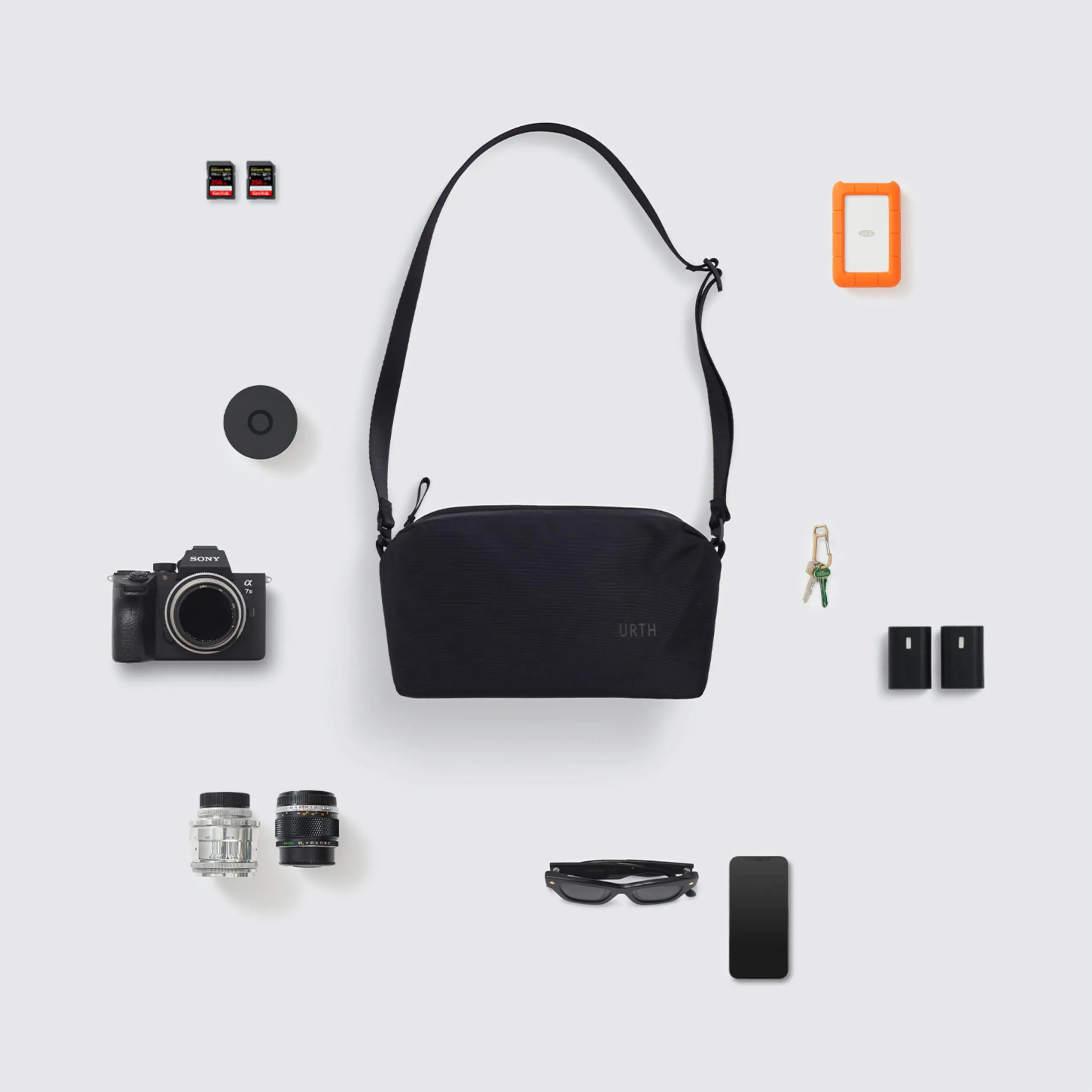 Urth Dolomite 7L Crossbody Camera Sling Bag  (Black)